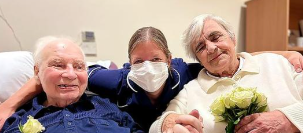 Pflegepersonal hilft älterem Mann, seine Liebste im Krankenhaus zu heiraten, nachdem man Krebs im Endstadium bei ihm diagnostiziert
